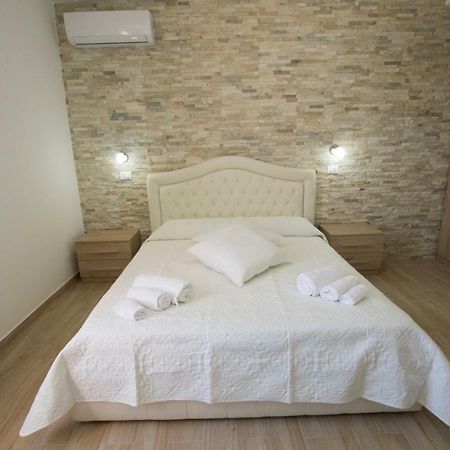 B&B Sole E Luna San Teodoro  Exterior photo
