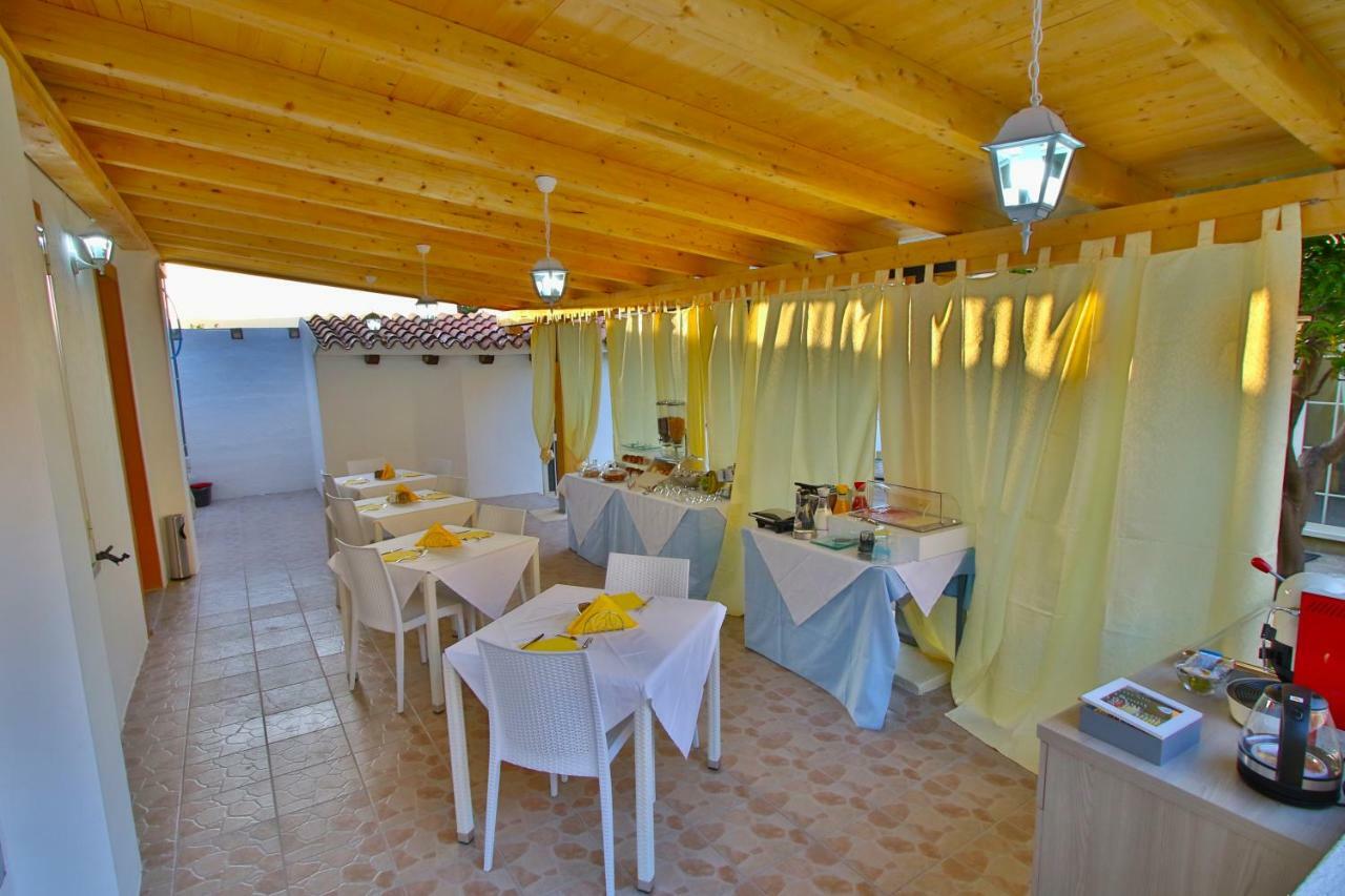 B&B Sole E Luna San Teodoro  Exterior photo